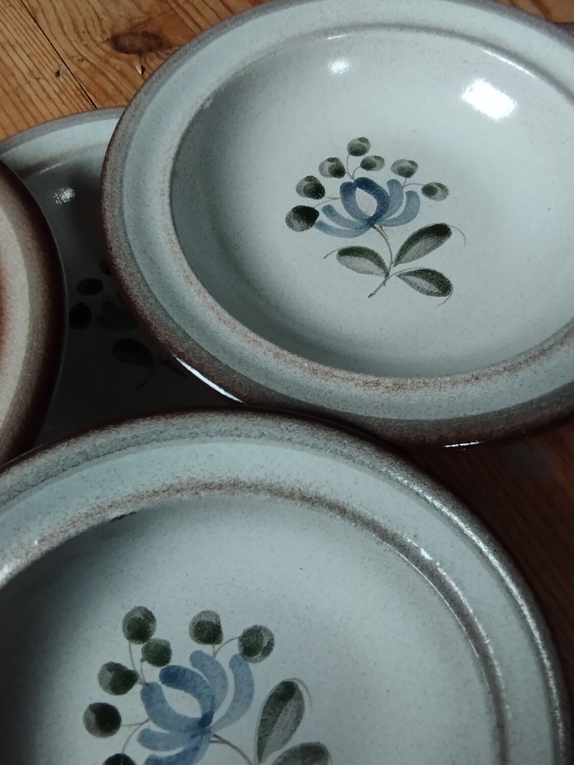 Soup plates, beige stoneware with gray/blue flower by MBFA Pornic model Fanchon, set of 6