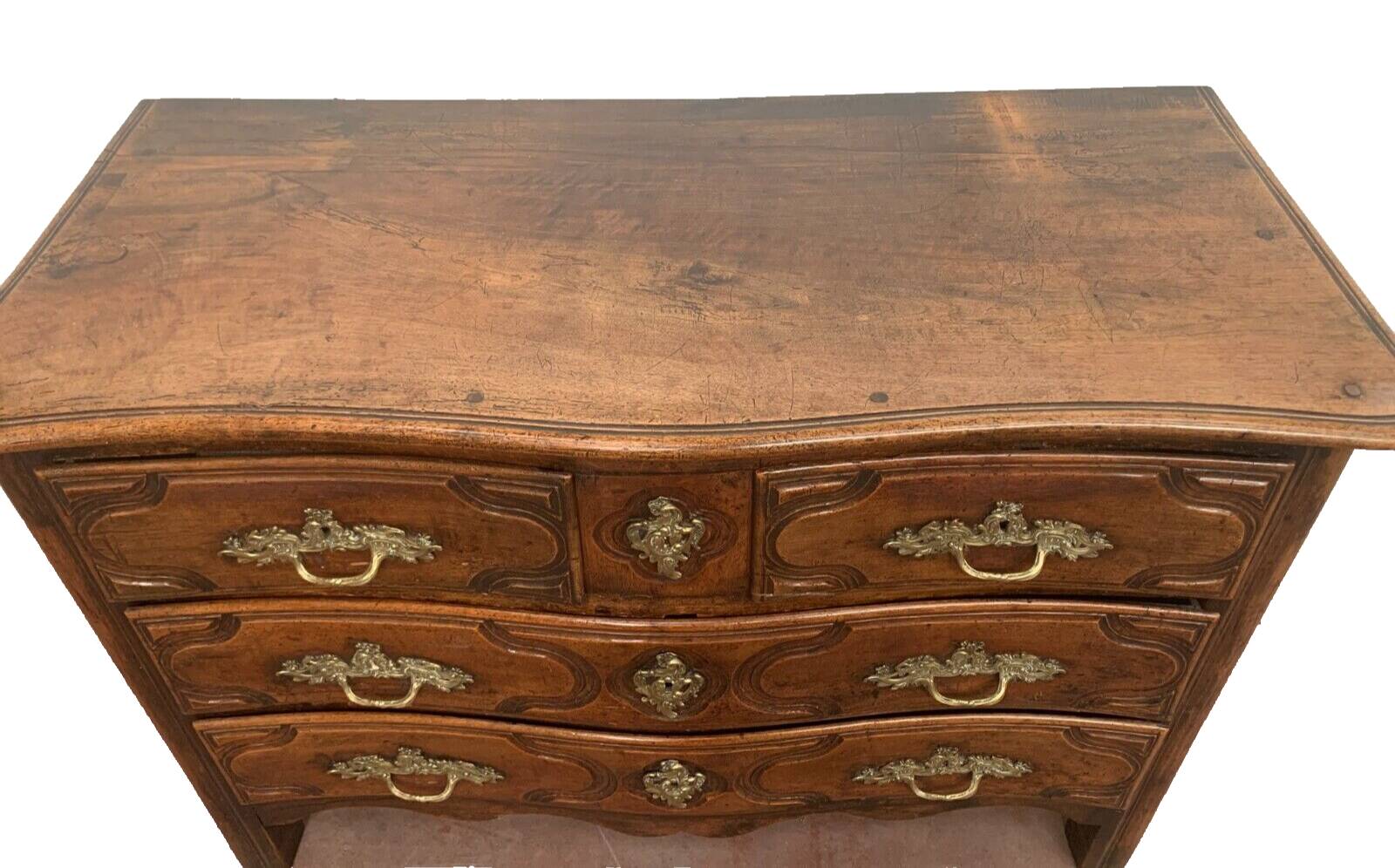 Commode Louis XIV en noyer massif XVIII siècle