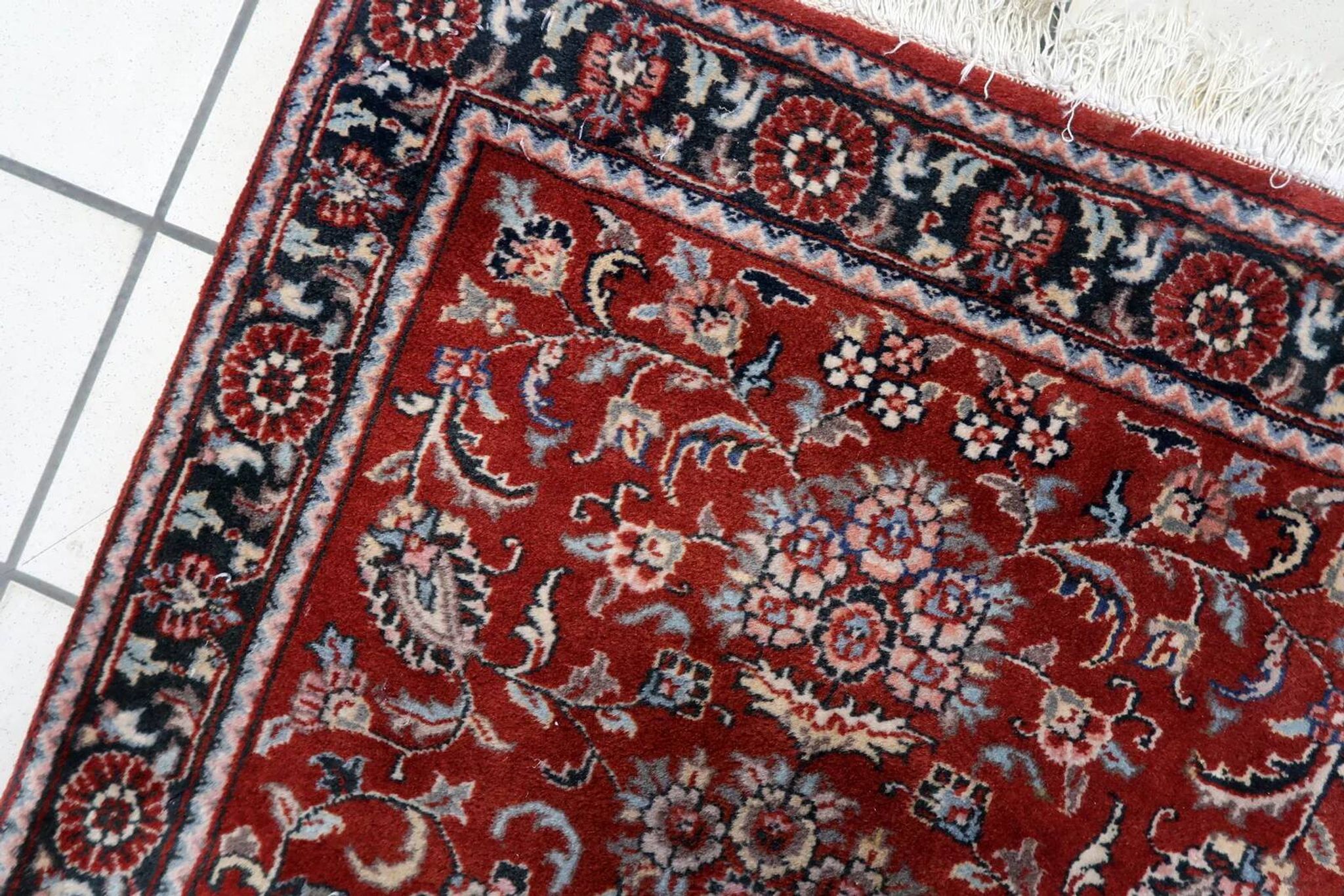 Handmade vintage Persian Sarouk rug 76cm x 122cm, 1970s
