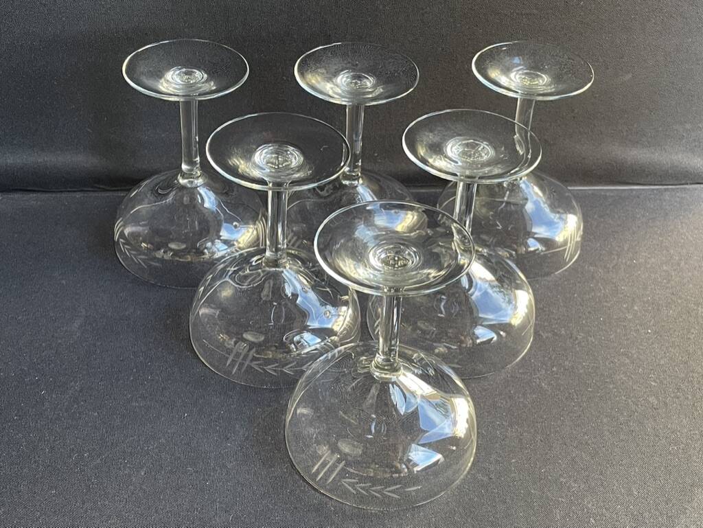 6 Champagne glasses – Cut crystal