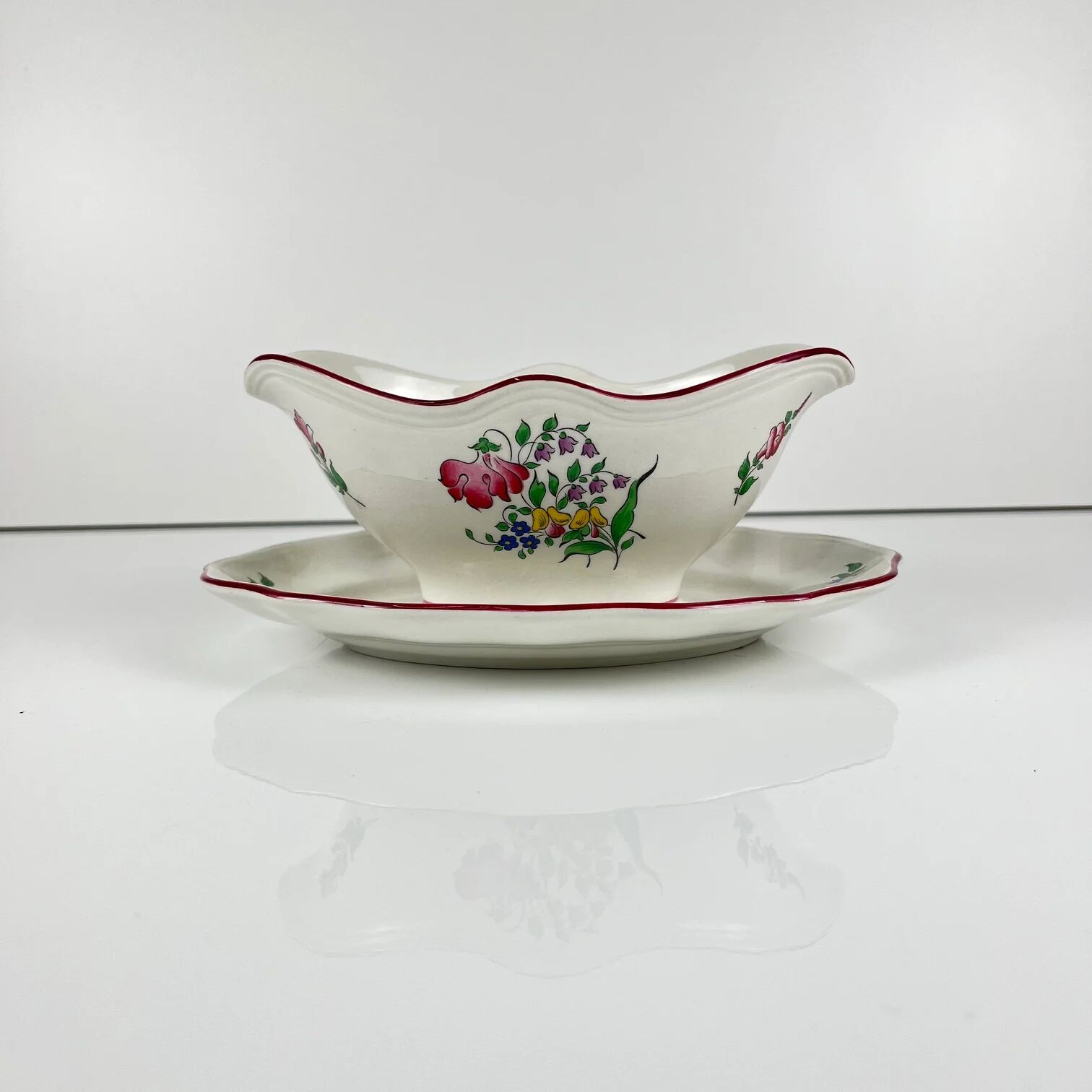 Sauceboat KG Lunéville, model "Réverbère", rose pattern