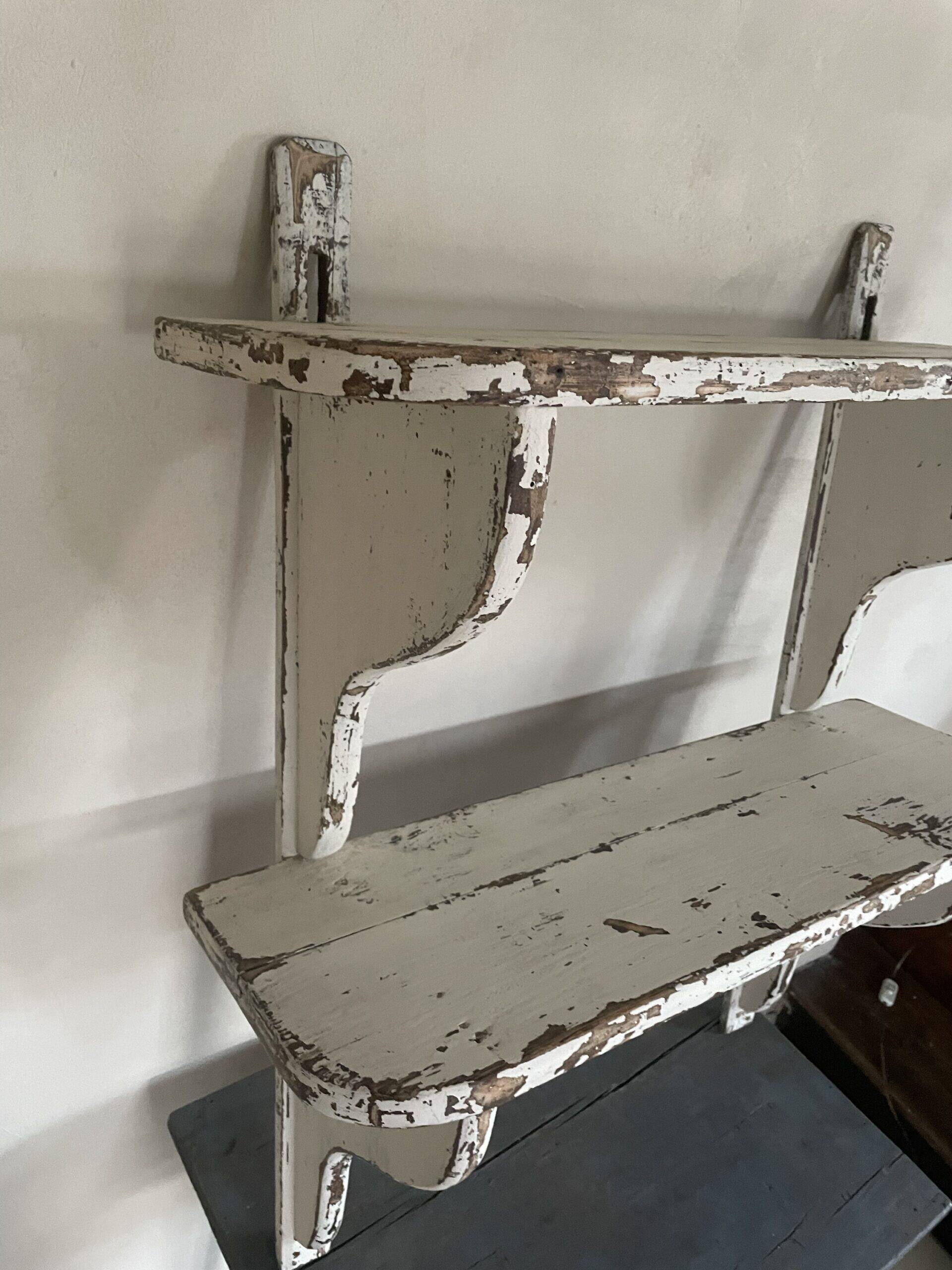 Country chic kitchen shelf