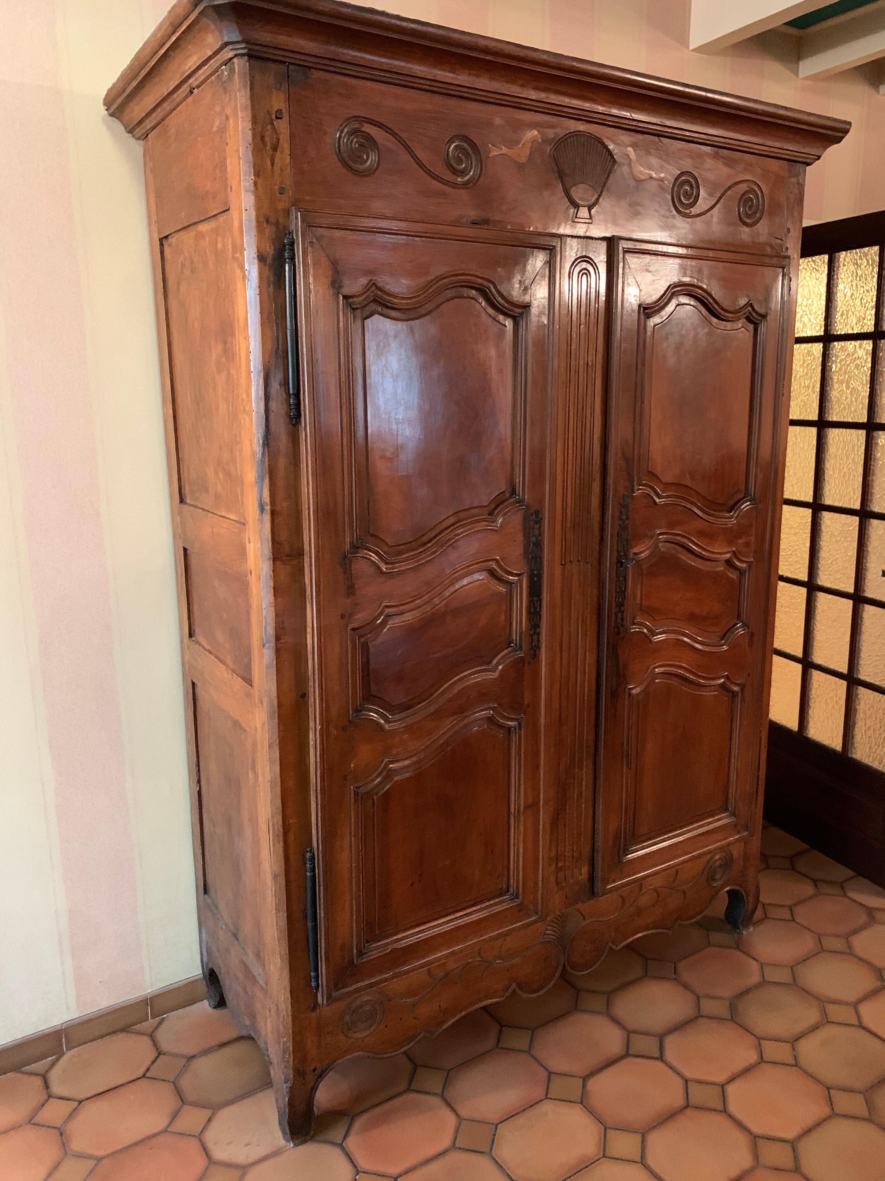 Antique wardrobe of character XVIII th of Rhone Valley