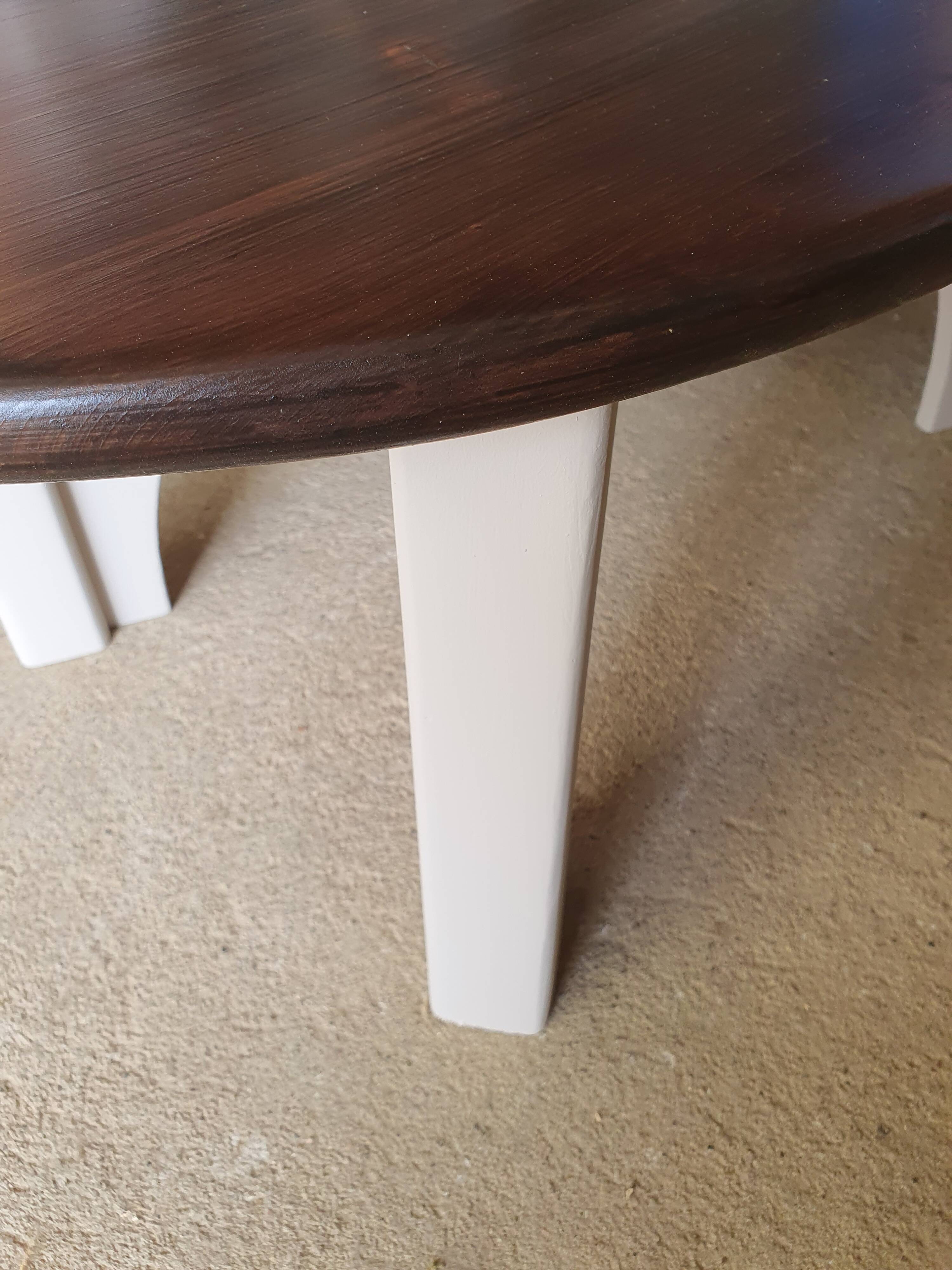 Oval coffee table