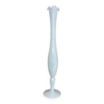 Antique opaline soliflore