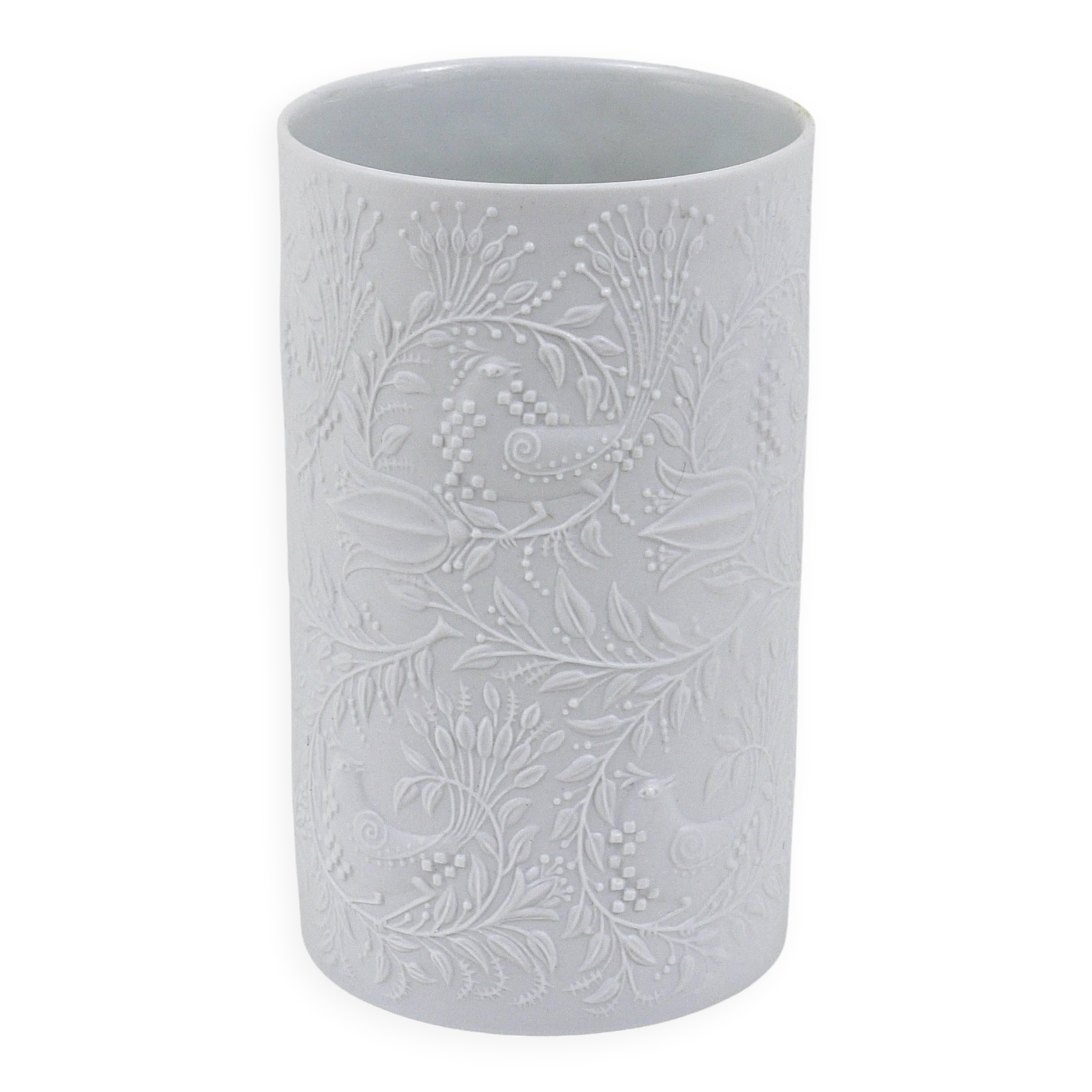 White relief Op Art porcelain vase by Bjorn Wiinblad, Rosenthal Studio Line, 1960s.