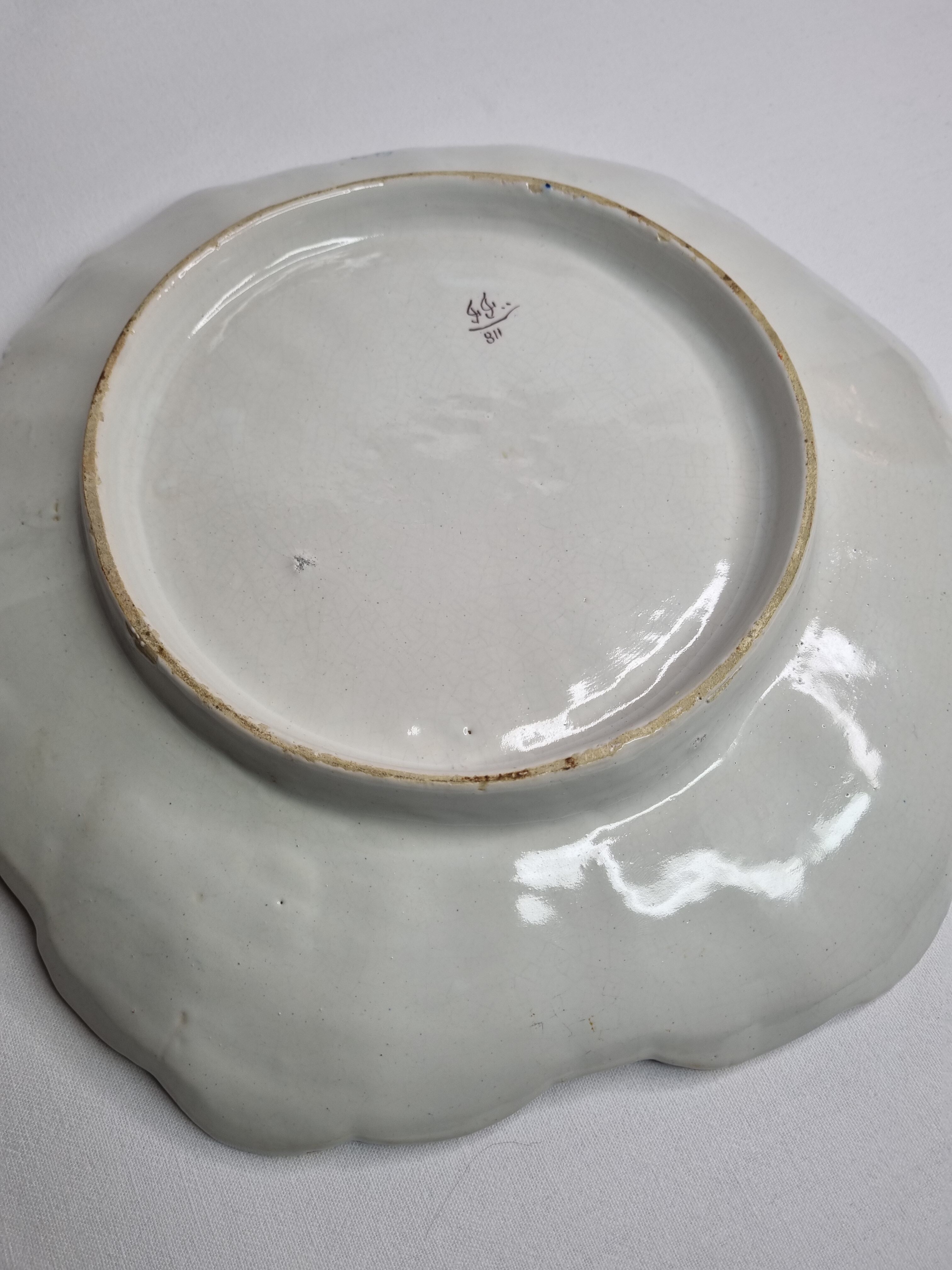 Old dish in polychrome earthenware from Desvres decorated from Rouen, signed, 34 cm