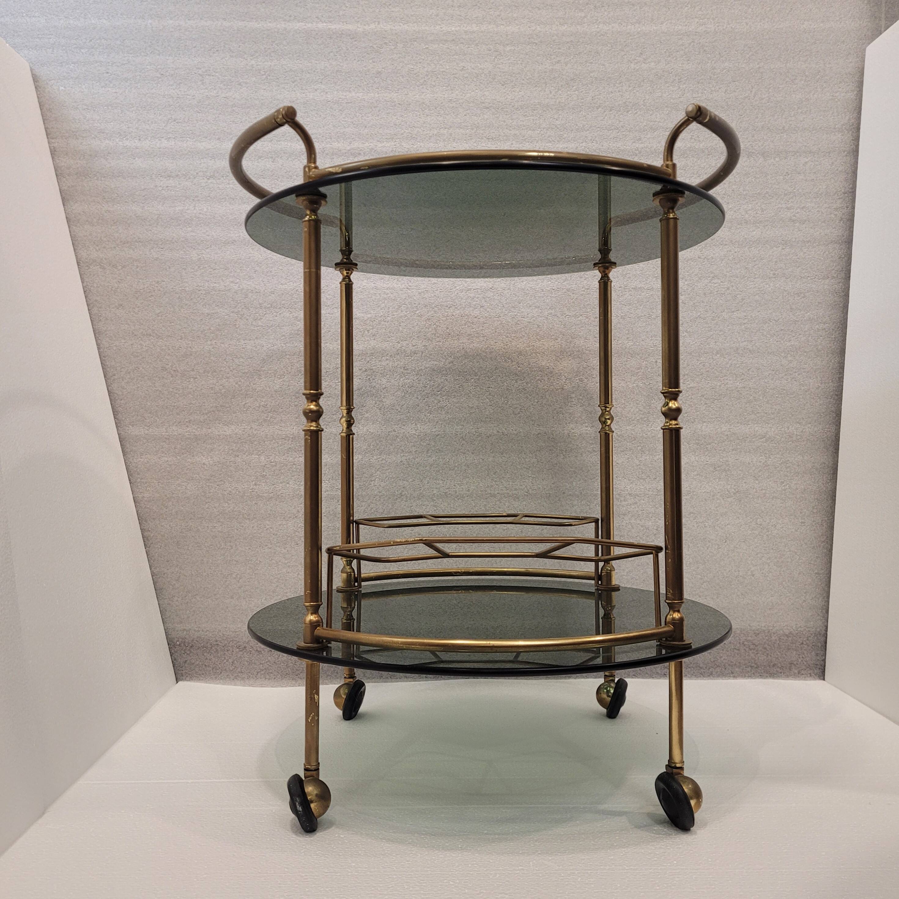Auxiliary table / Barcart / Camarera Mid-century, Latón golden and crystal ahumado, 70's – Italia