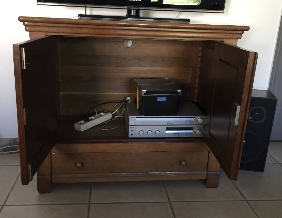 Meuble tv ou bar en merisier avec plateau pivotant