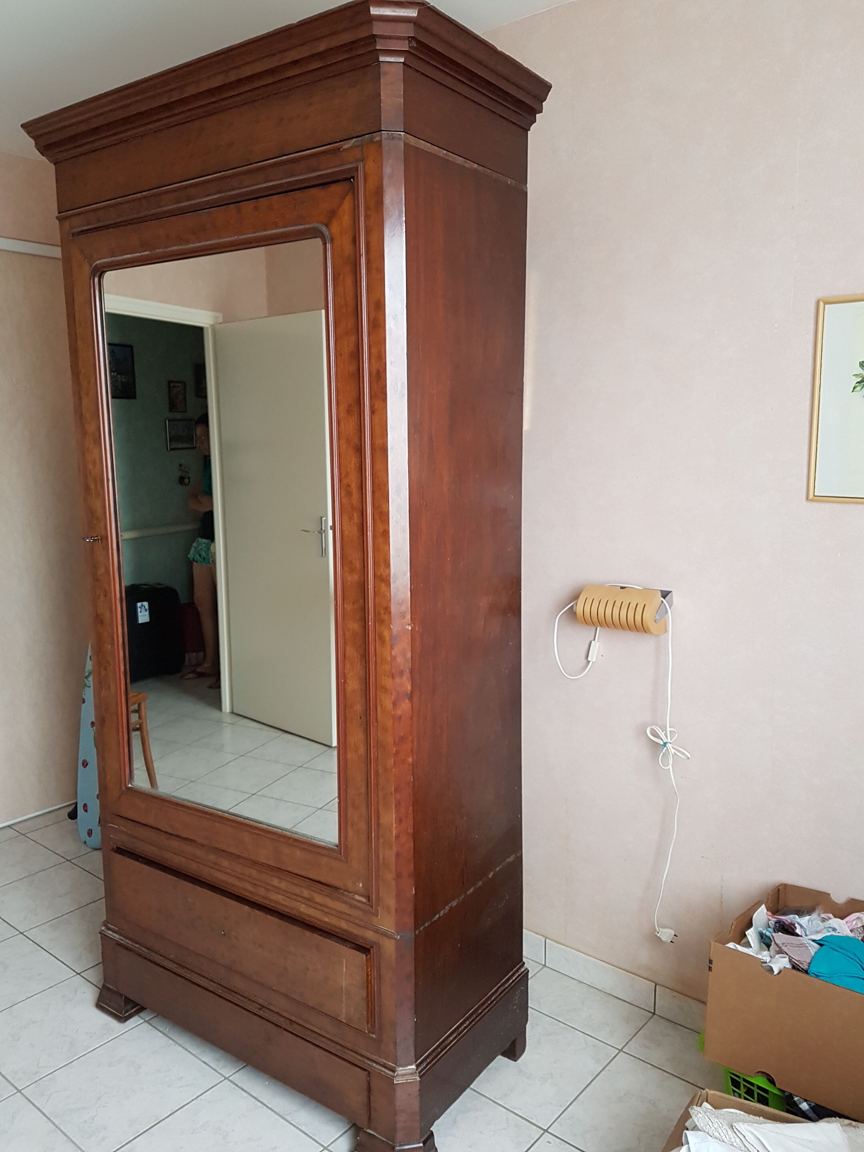 Wardrobe with mirror
