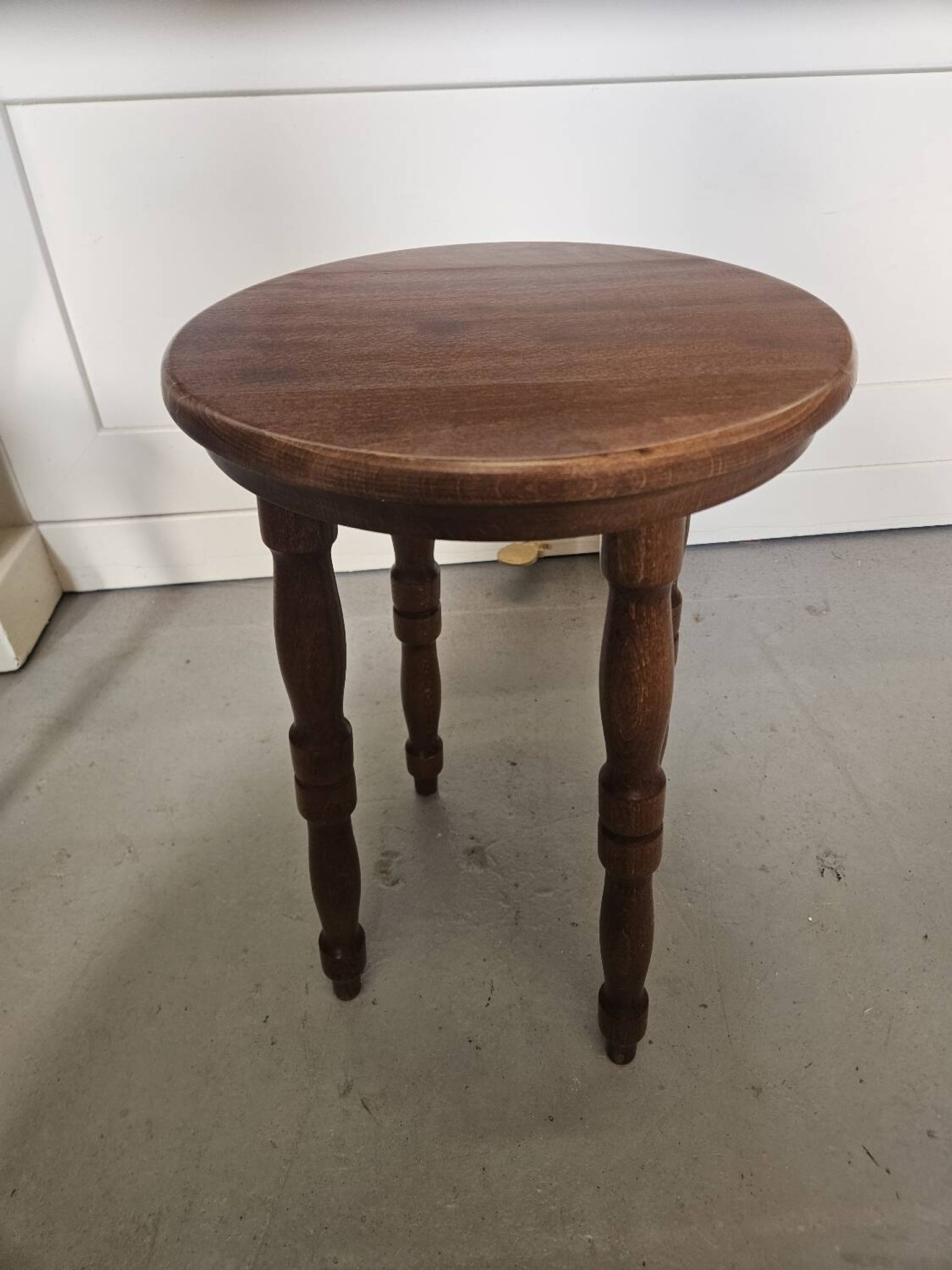 Tabouret en bois massif