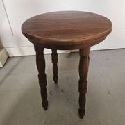 Tabouret en bois massif