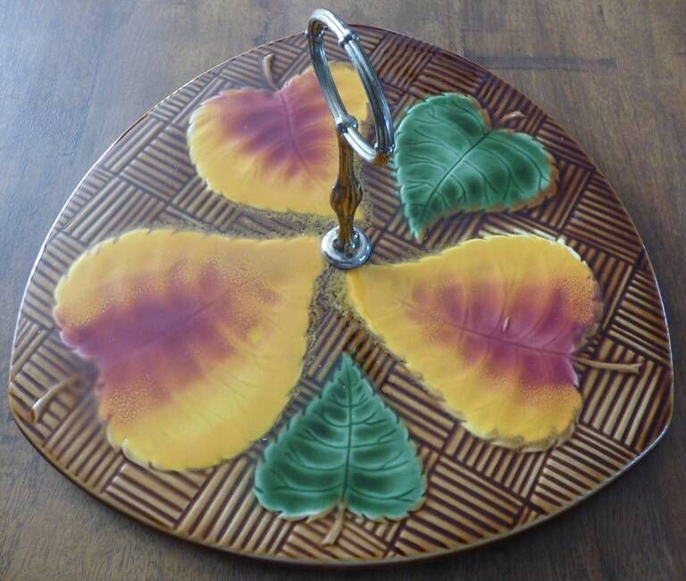 Cheese platter by sarreguemine no. 6158 in the shape of an apple.