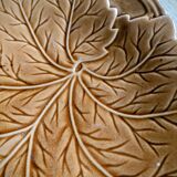 Plate barbotine vine leaf