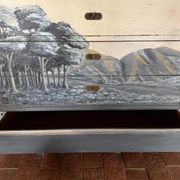 Commode Louis Philippe datant du 19e siècle avec marbre, peinture et patine