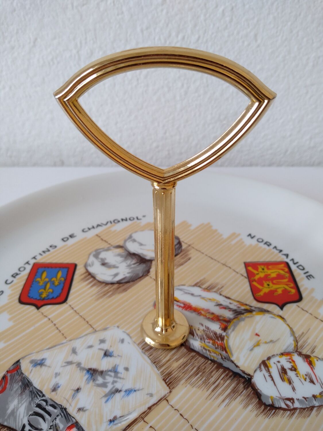 Limoges porcelain cheese service with drawing of regional cheeses and coats of arms 1 tray and 6 plates