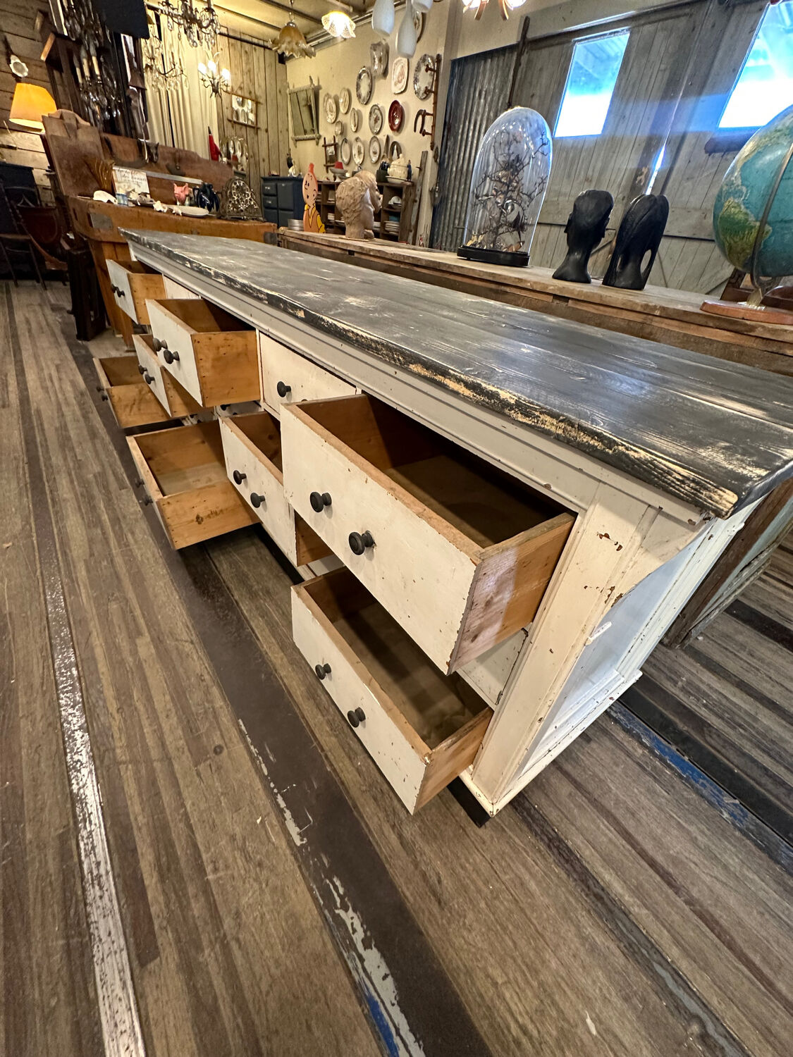 Countertop or loom cabinet with panel drawers