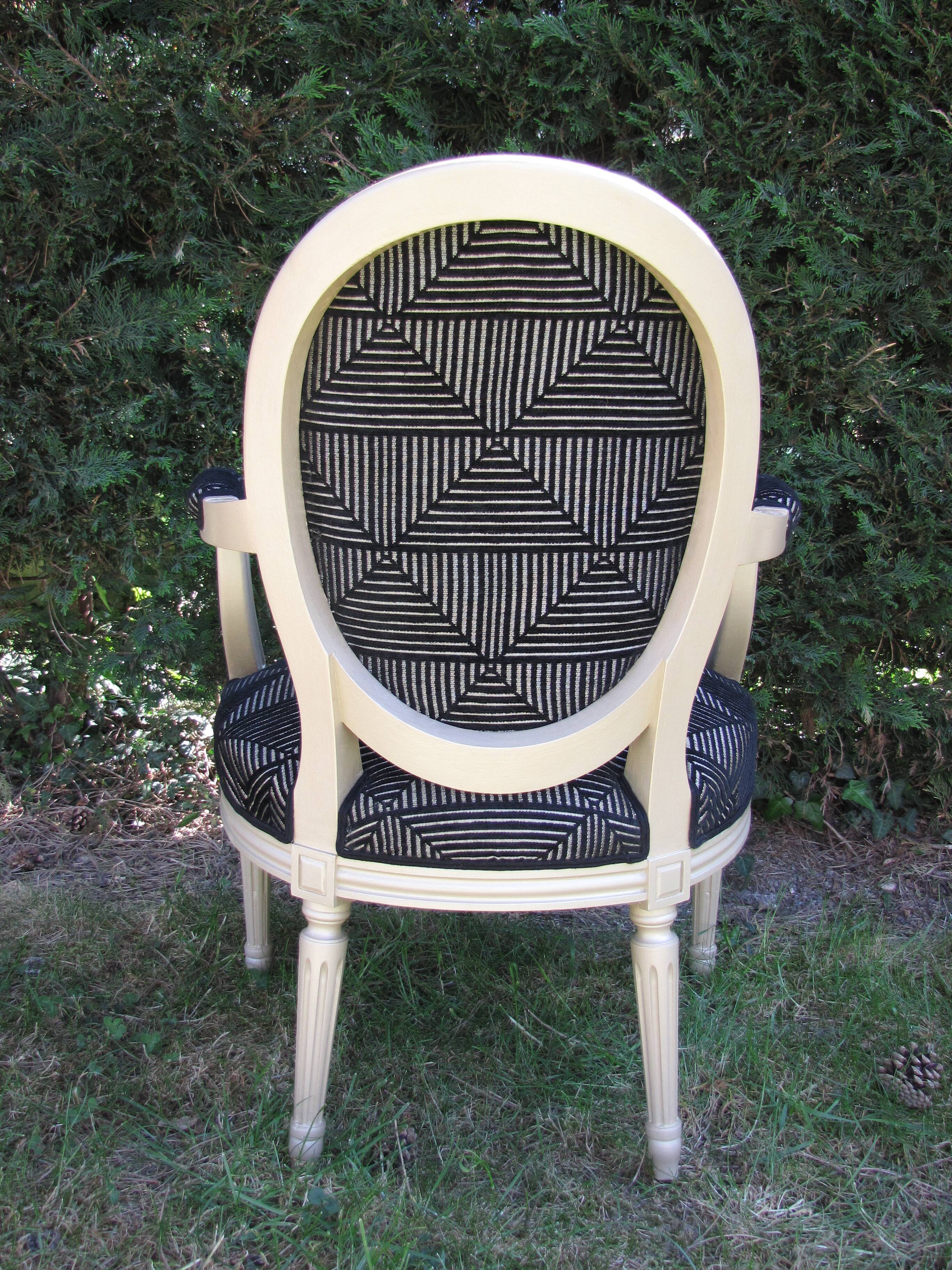 Fauteuil cabriolet style Louis XVI