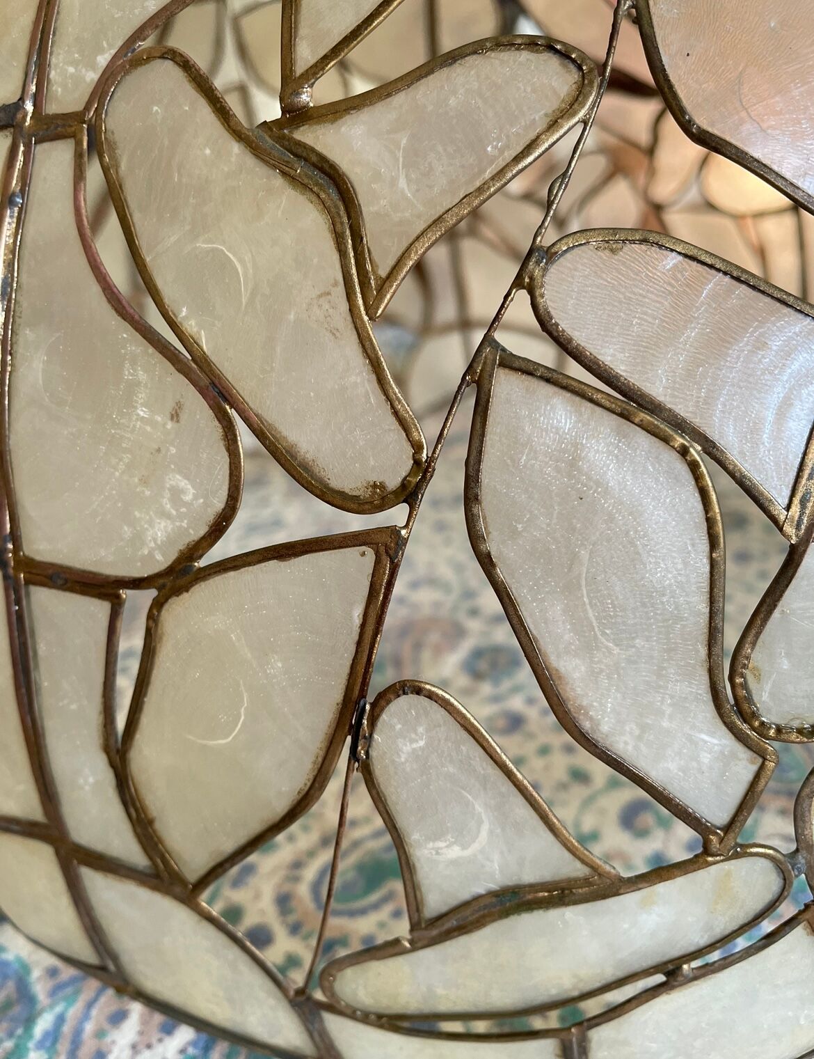 Mother-of-pearl and brass suspension