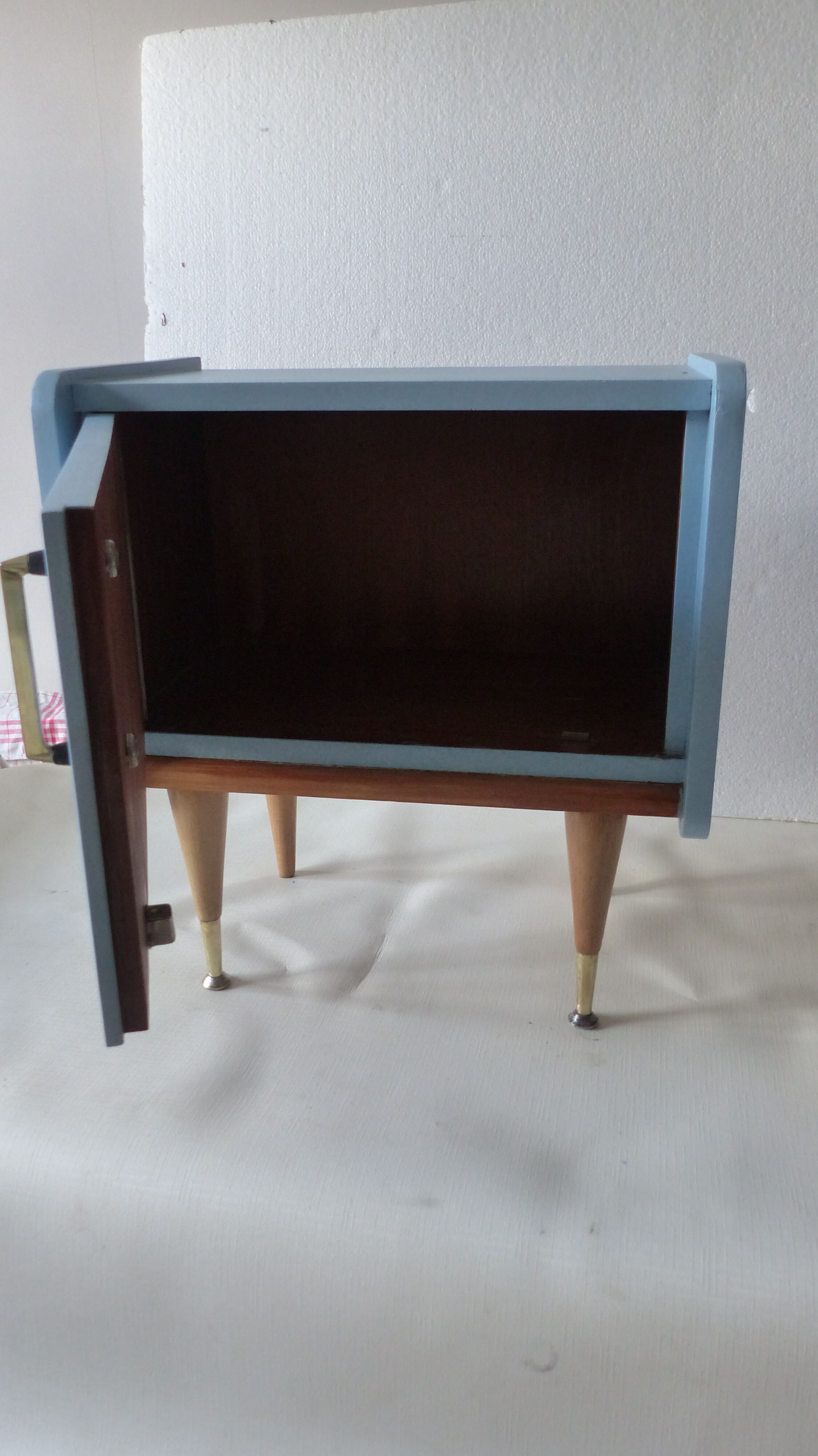 Bedside table