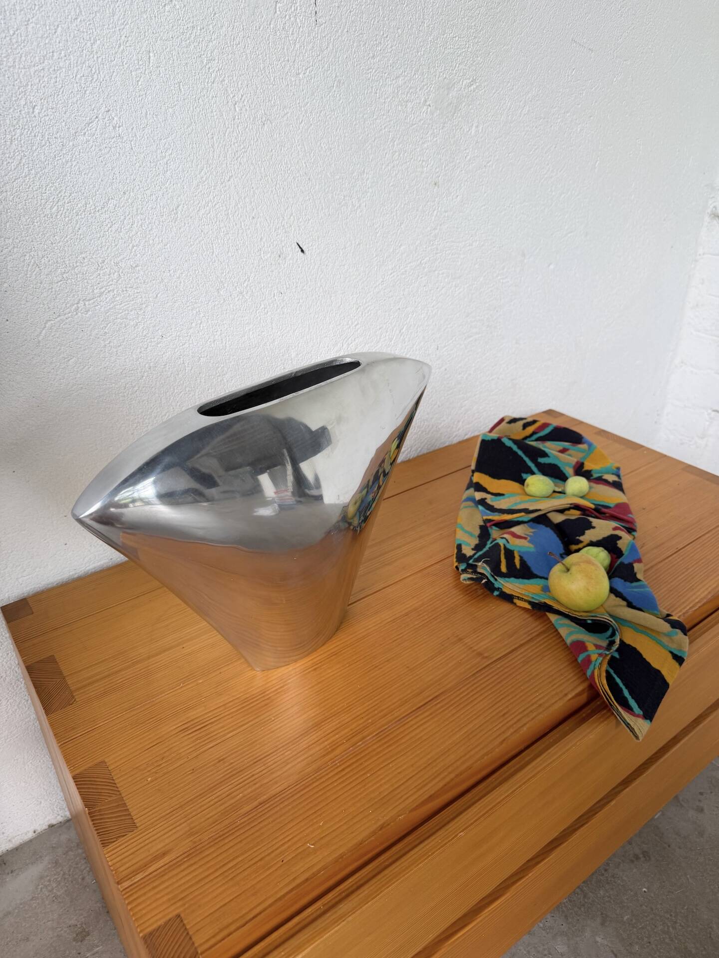 Aluminium fountain vase