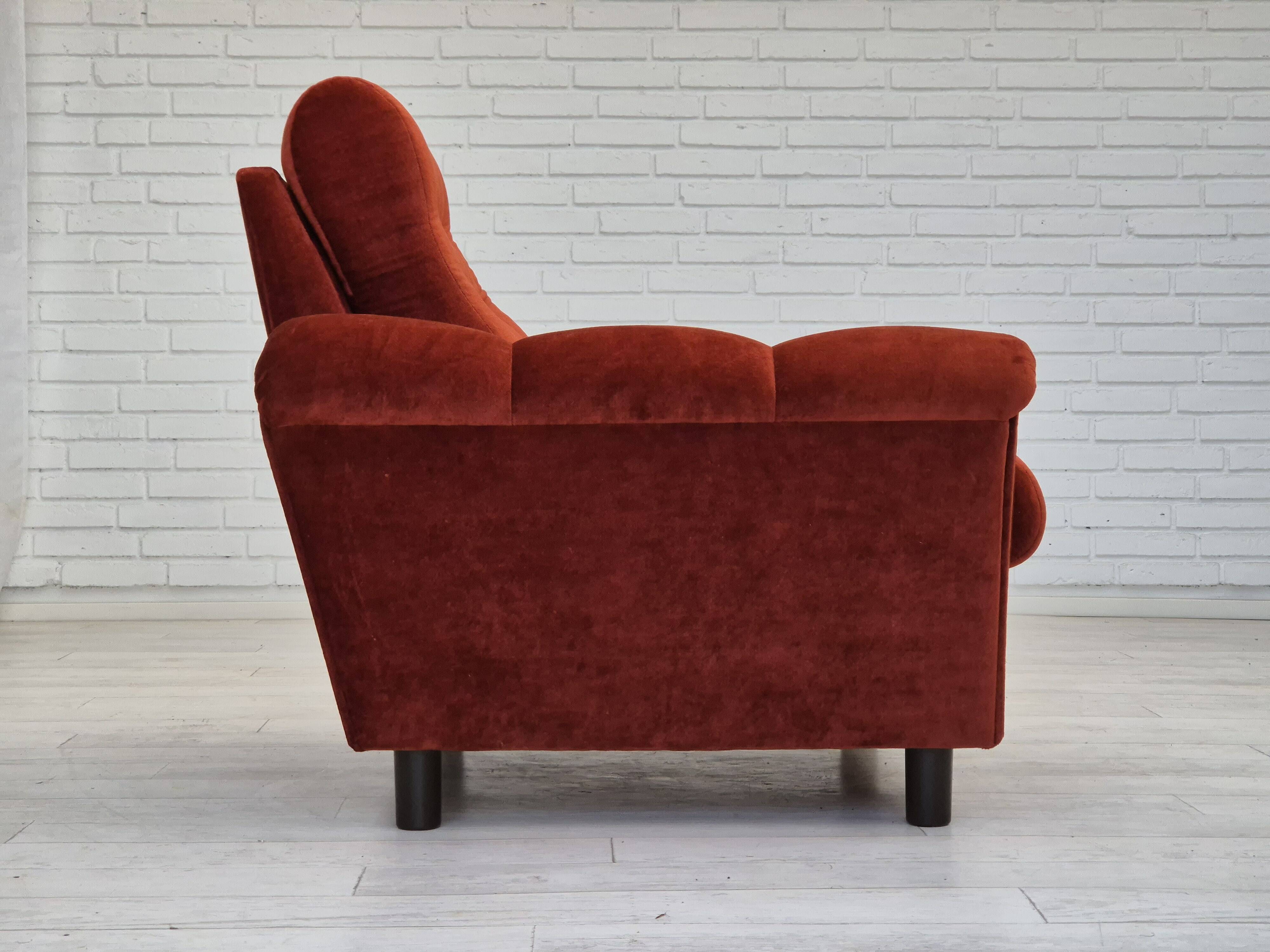 Années 1980, fauteuil relax danois meuble en velours marron/rouge.