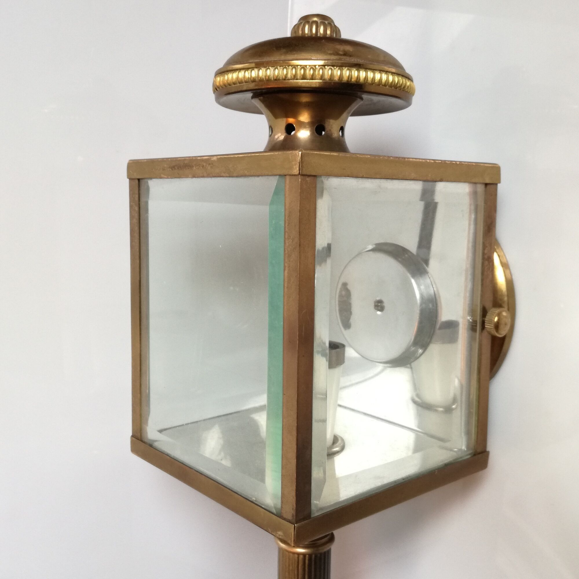 Brass and beveled glass lantern-like wall lamps in brass and beveled glass