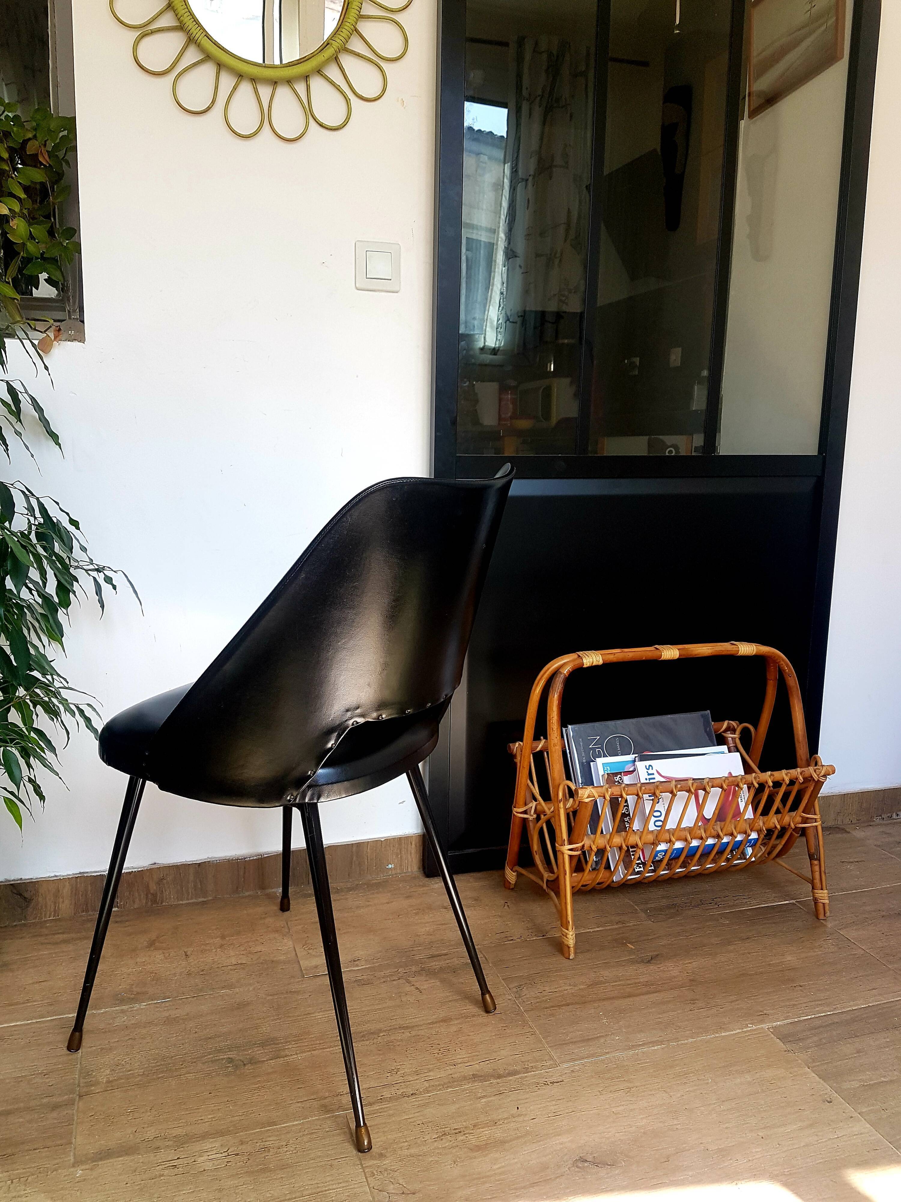 Chaise tonneau en skaï