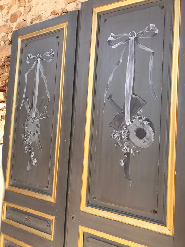 Double portes de placard peintes 1900