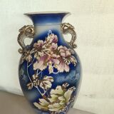 Vase en faïence avec décor de fleurs