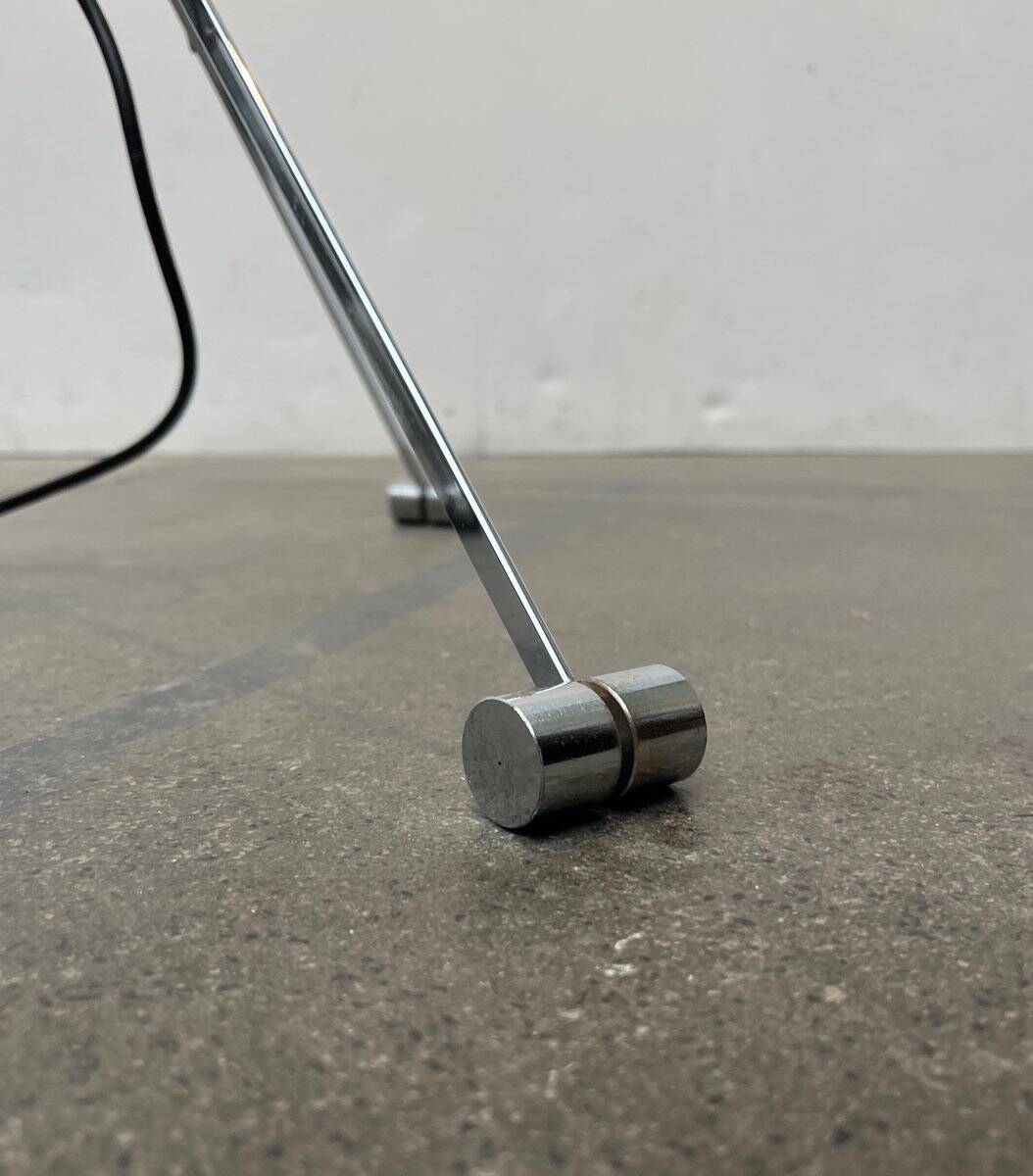 Vintage Italian Sintesi Terra folding floor lamp with tripod by Ernesto Gismondi for Artemide, 1970s.