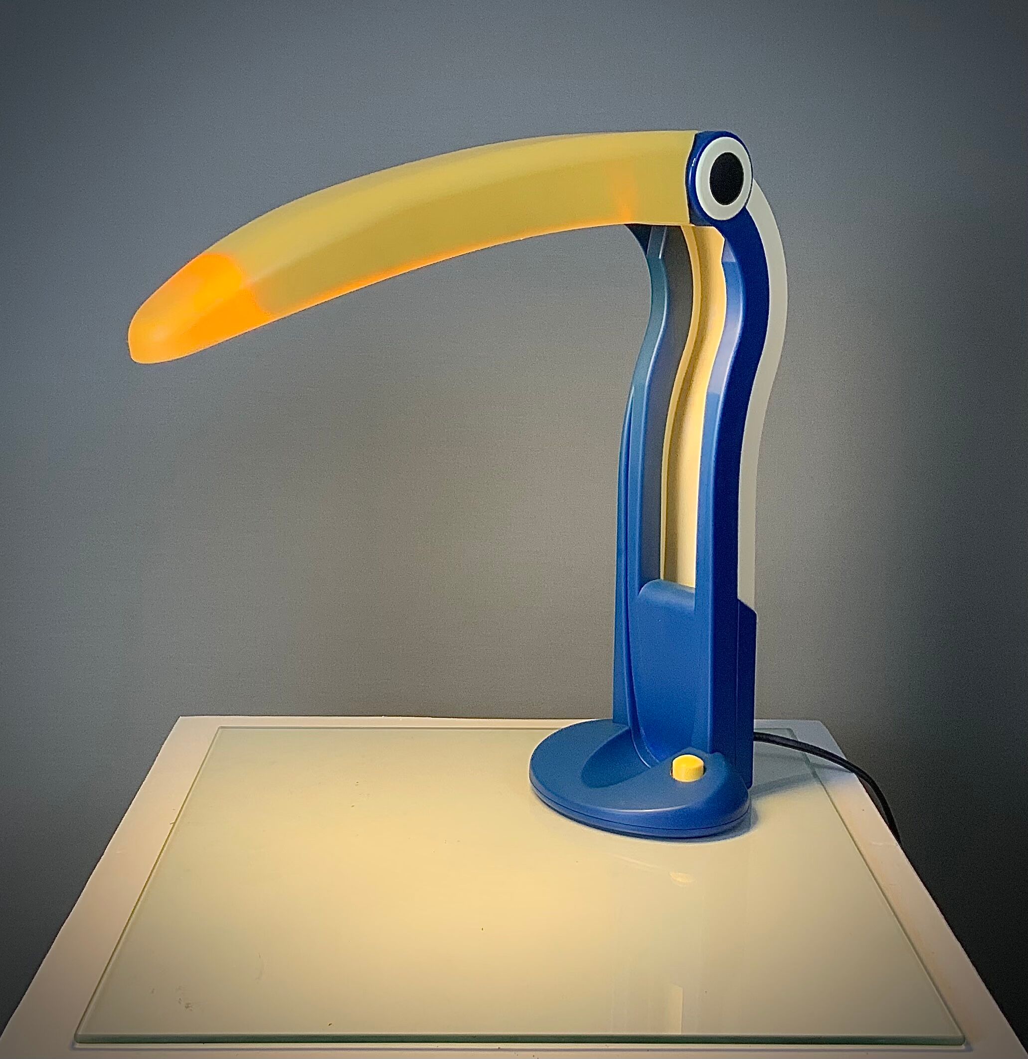 Toucan lamp