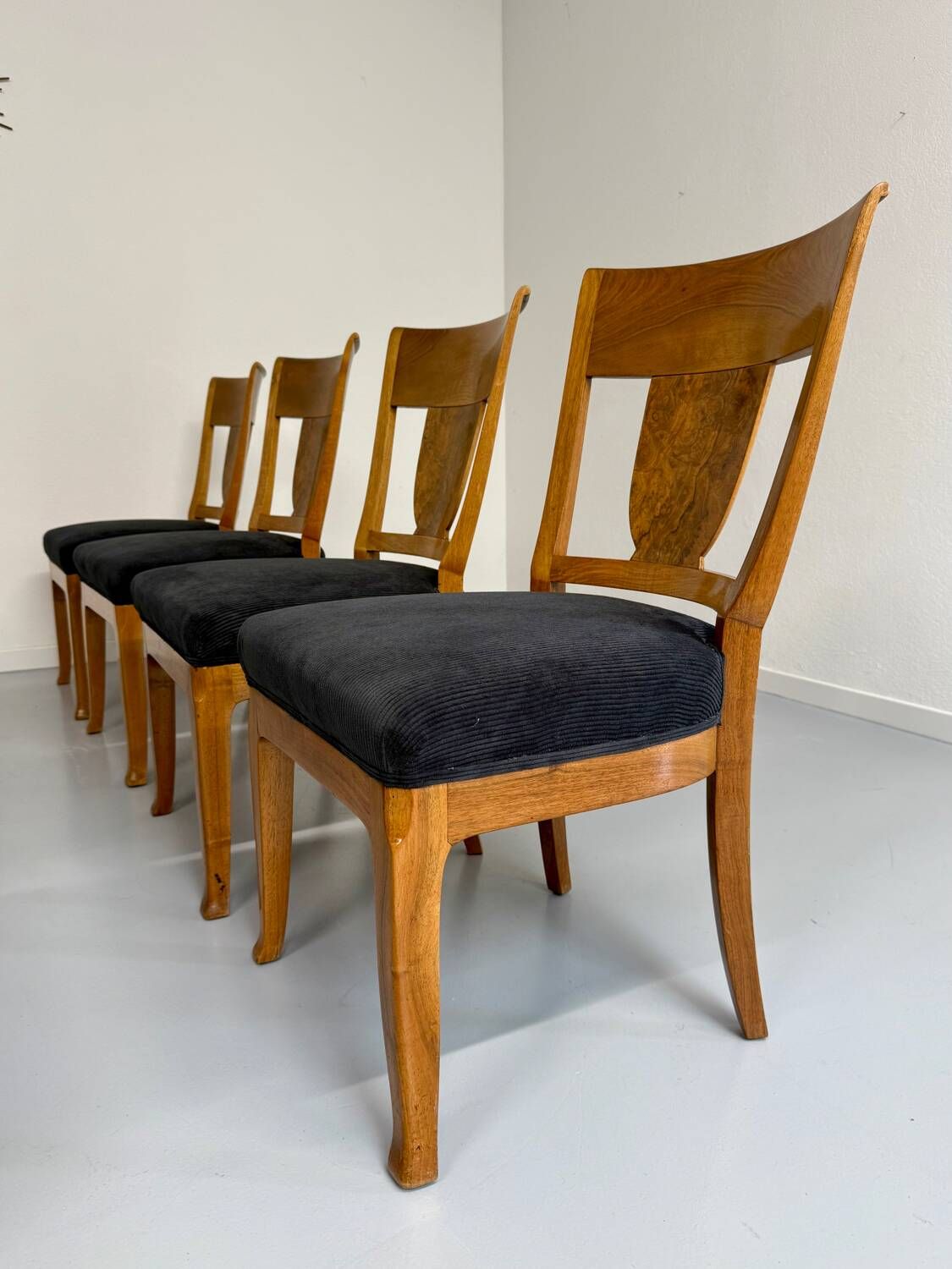 Set of 8 19th century Biedermeier art deco chairs in walnut with new upholstery