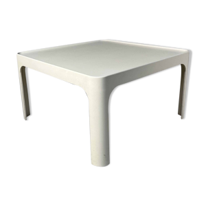 Table basse design par Peter Ghyczy