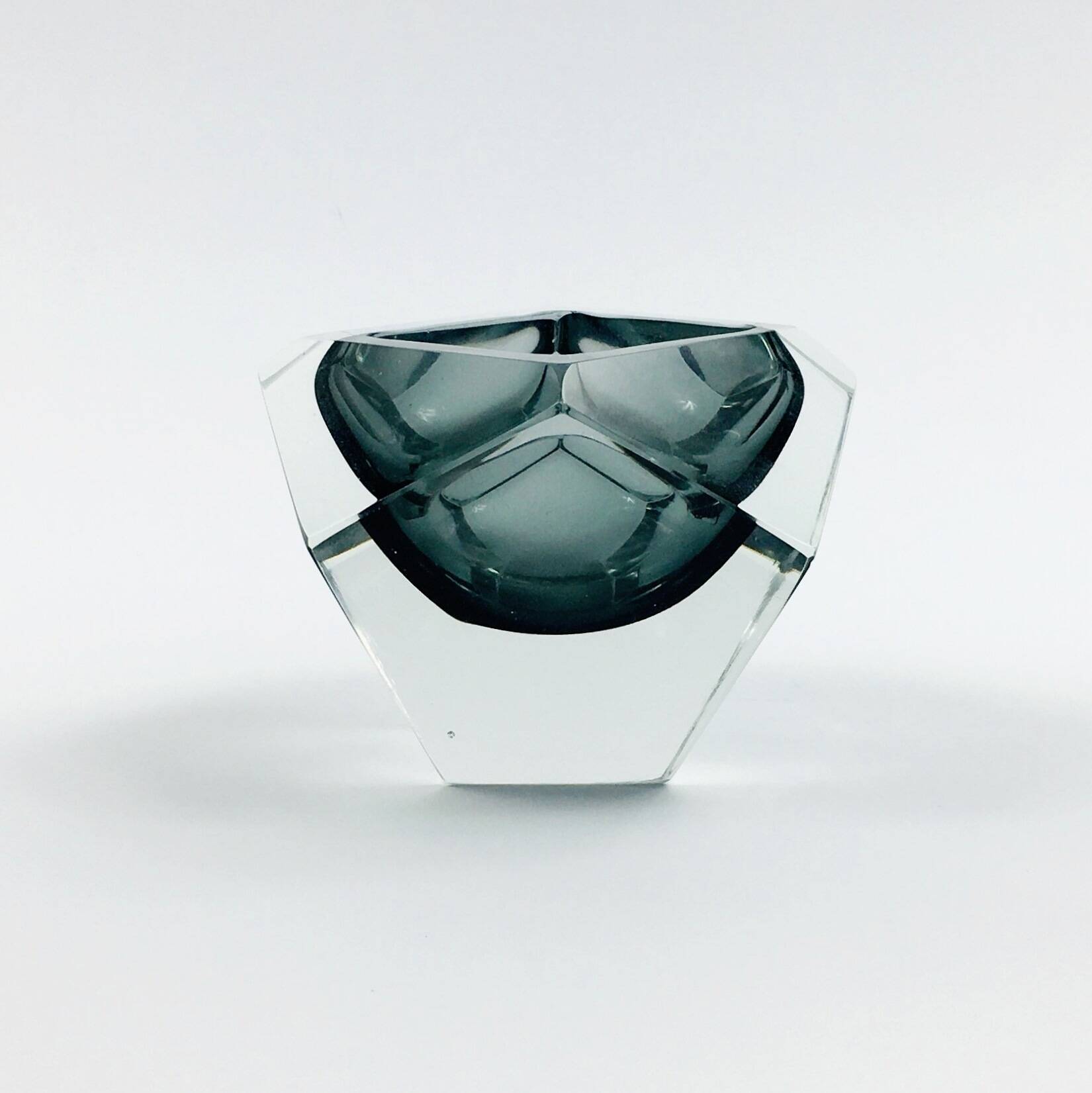 Diamond-Shaped Murano Faceted Glass Sommerso Ashtray/Vide Poche by Flavio Poli for Seguso, Italy