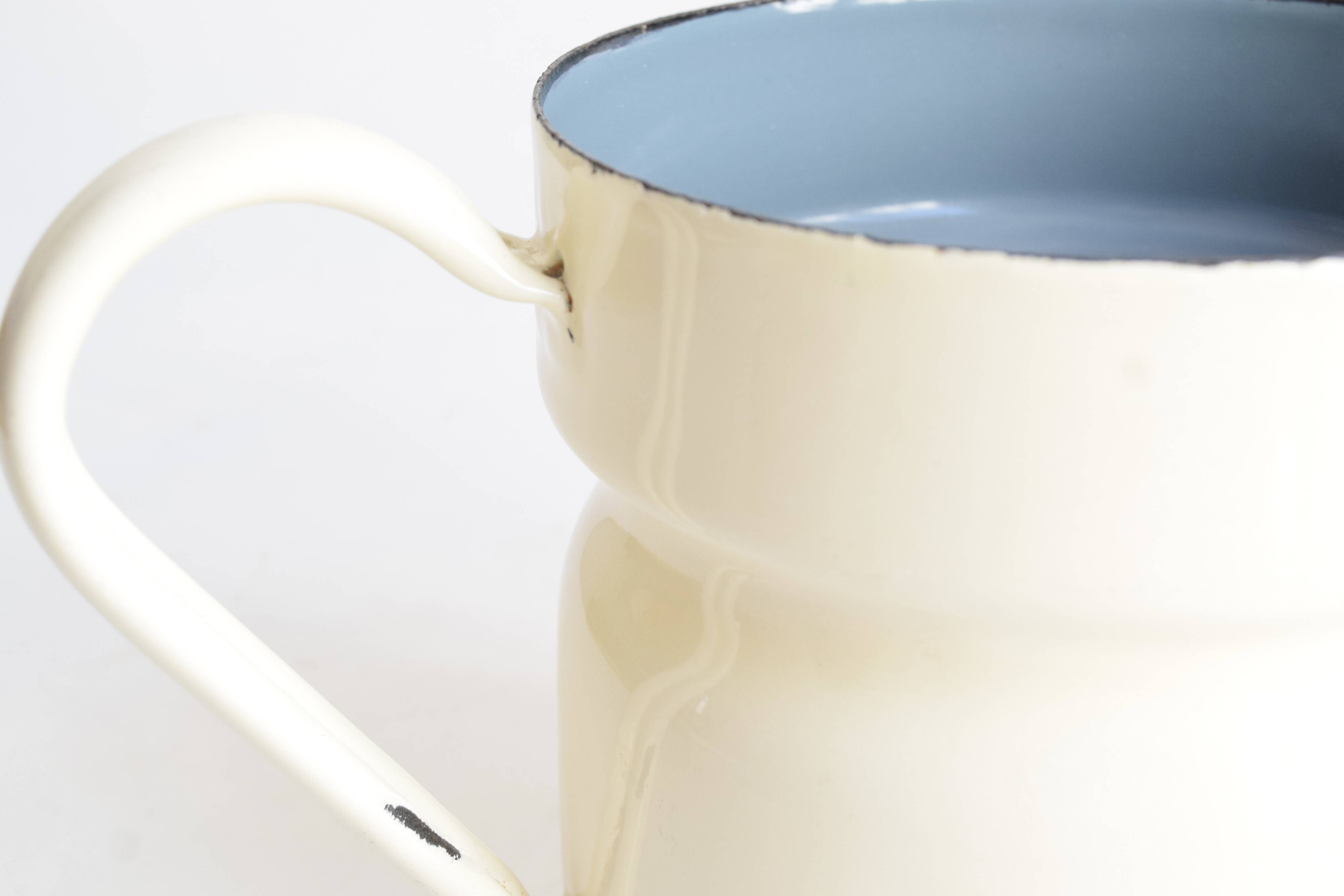 Vintage enameled sheet metal milk jug with lid f