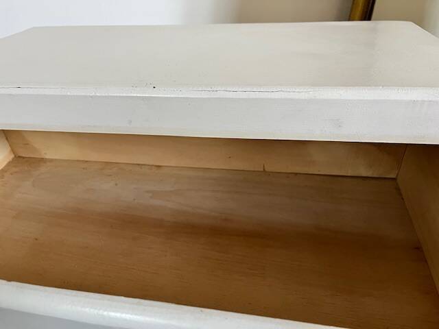 White chest of drawers