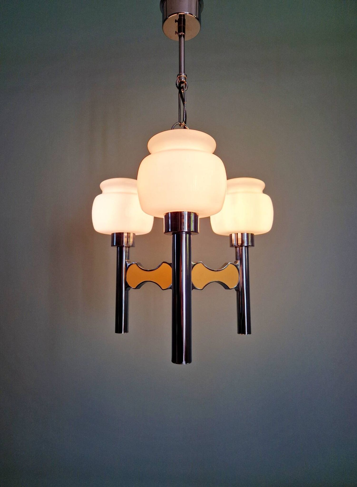 Lustre Space Age in chrome metal and opaline, G. Sciolari, 1970