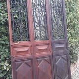 Porte d’entrée vitrée en chêne et grilles en fer, XIXème s.