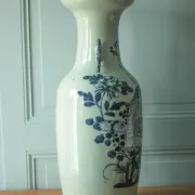 Large Chinese baluster vase in porcelain with bird and flower decoration.