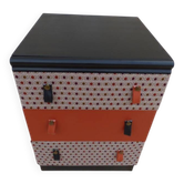 Commode trois tiroirs  en bois et simili cuir sur roulettes totalement relo