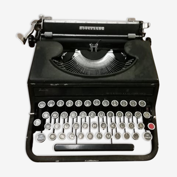 Machine à écrire Olivetti modèle "Studio 42"
