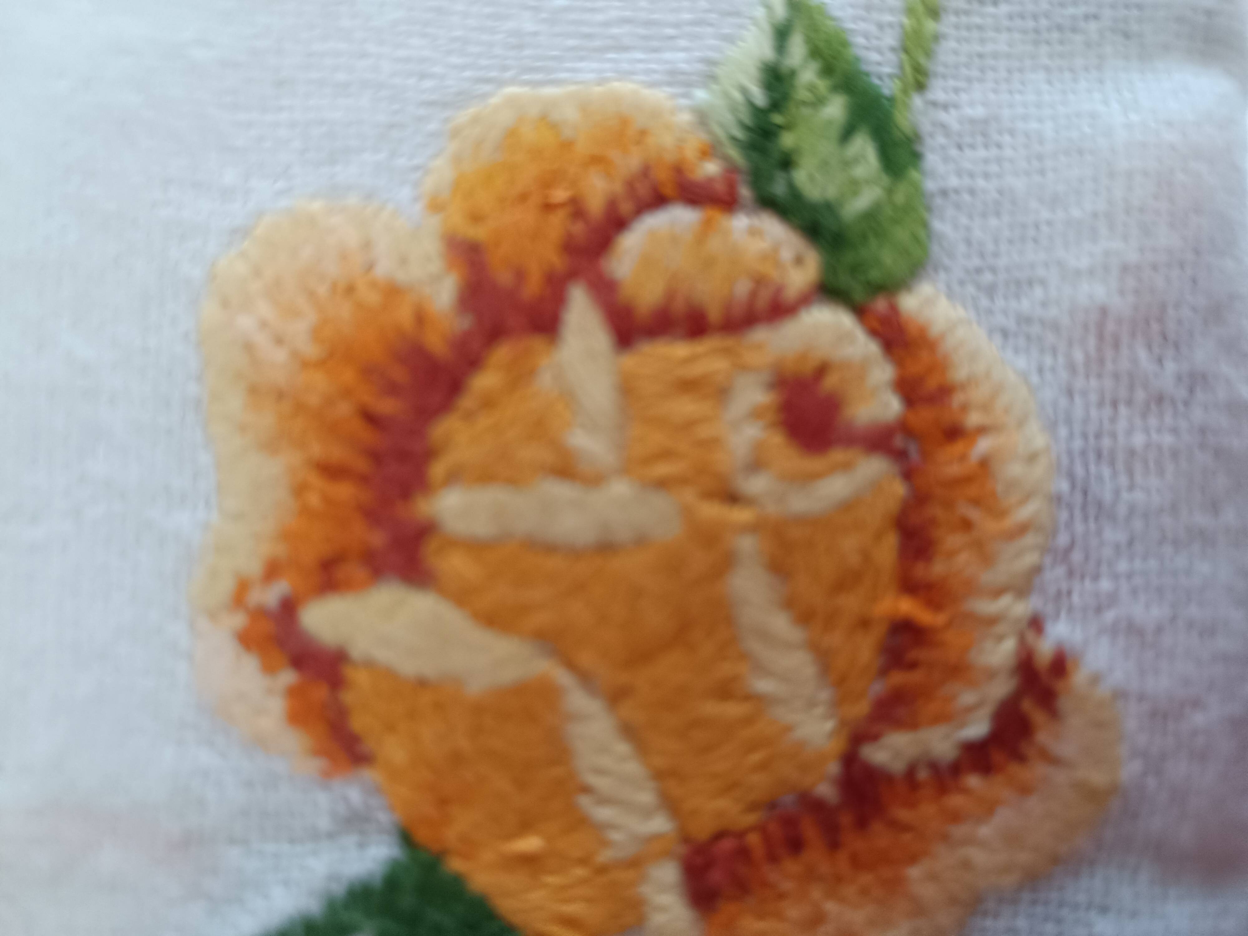 Table centerpiece, hand embroidered.