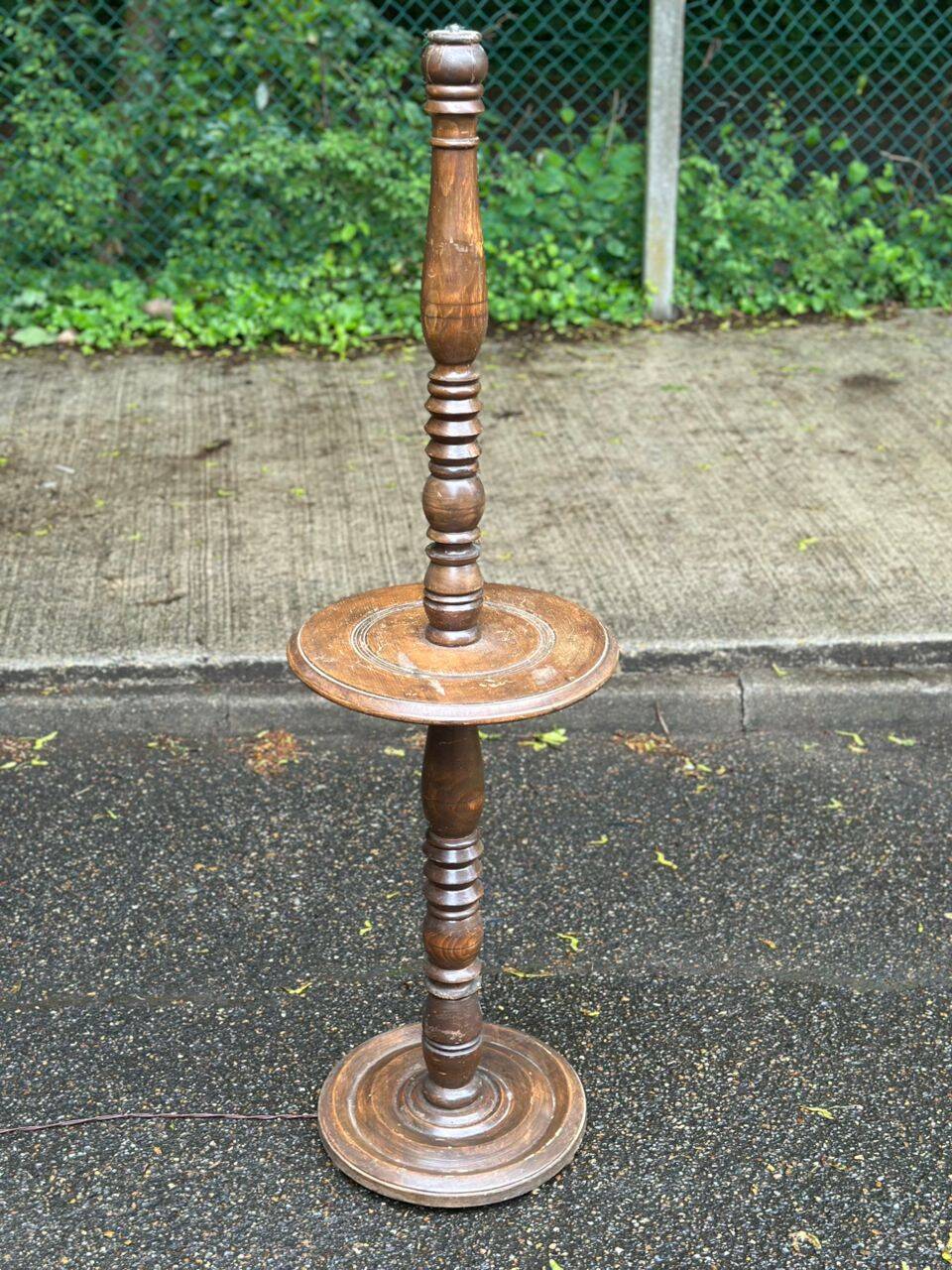 Art Deco floor lamp in solid wood to be repaired from the 1950s.