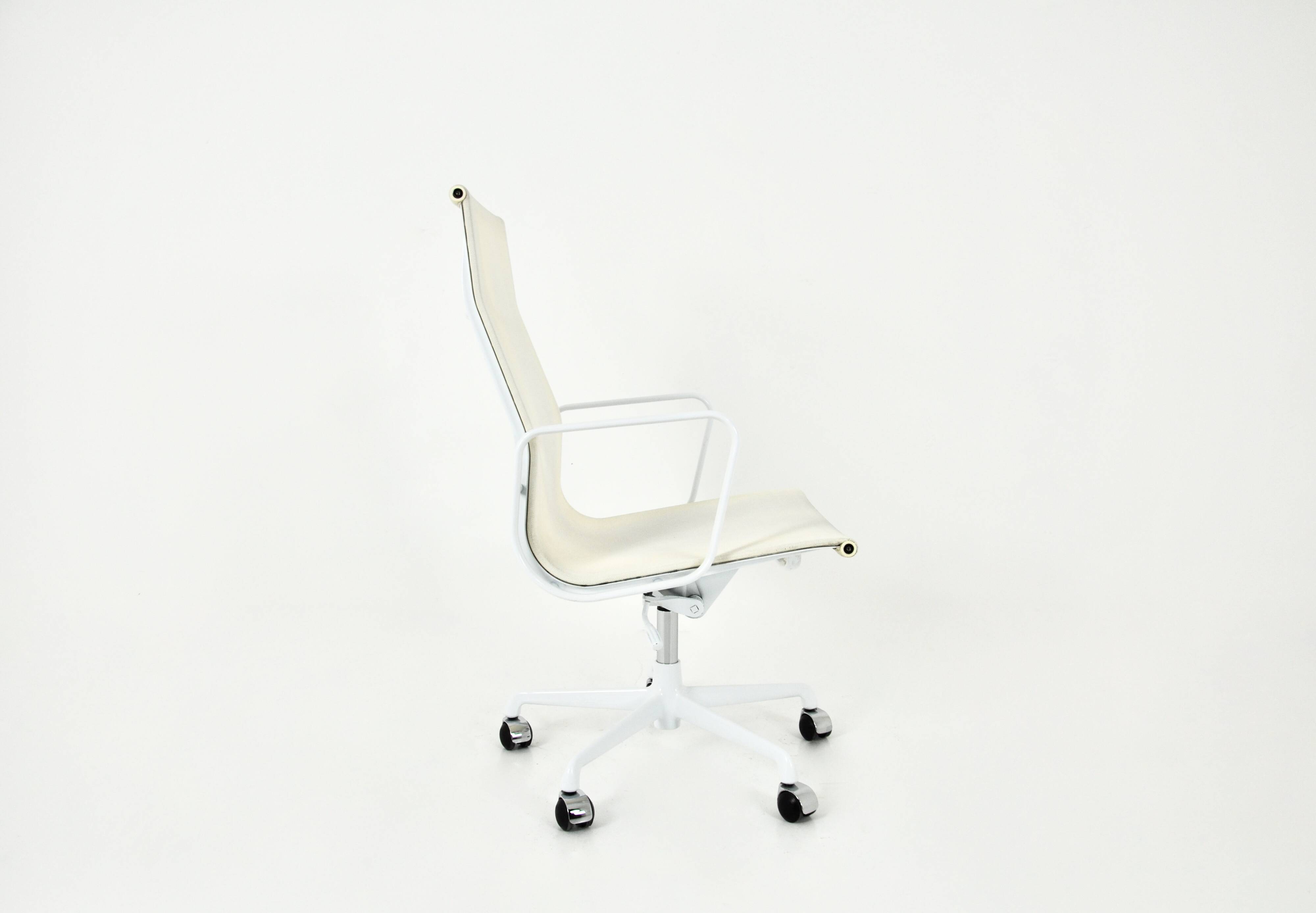 Office chair by Charles & Ray Eames for ICF, 1970