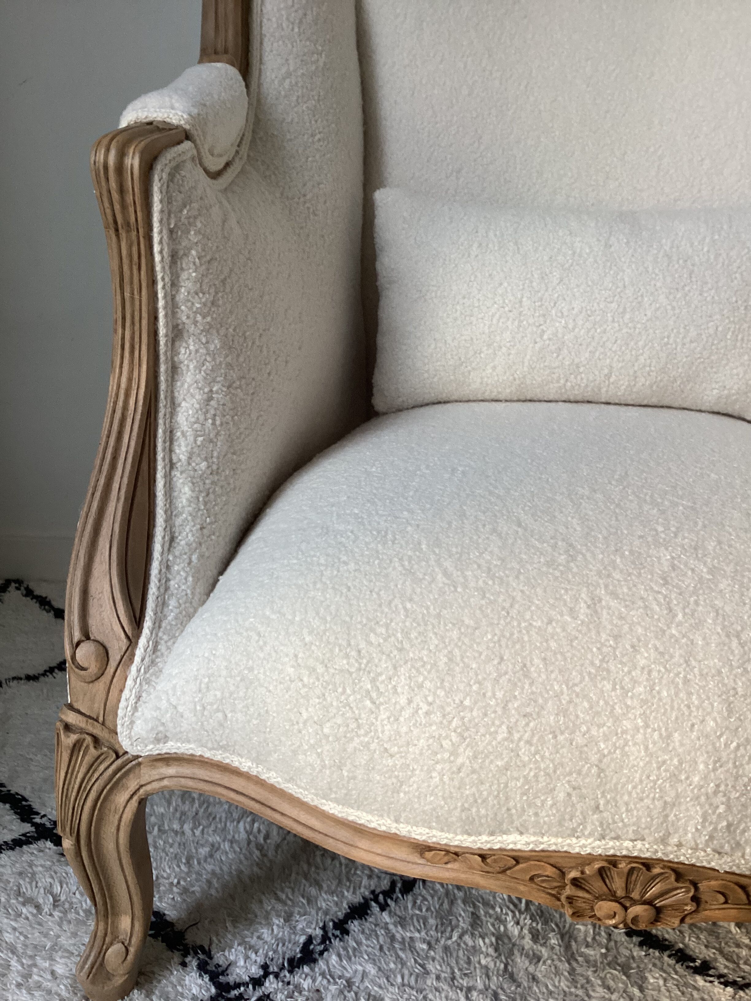 Shepherdess armchair completely restored in fabric buckle