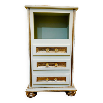 Small chest of drawers / end table