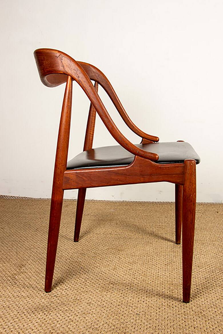 Set of 6 Danish chairs in teak and skai, model 16, Johannes Andersen.