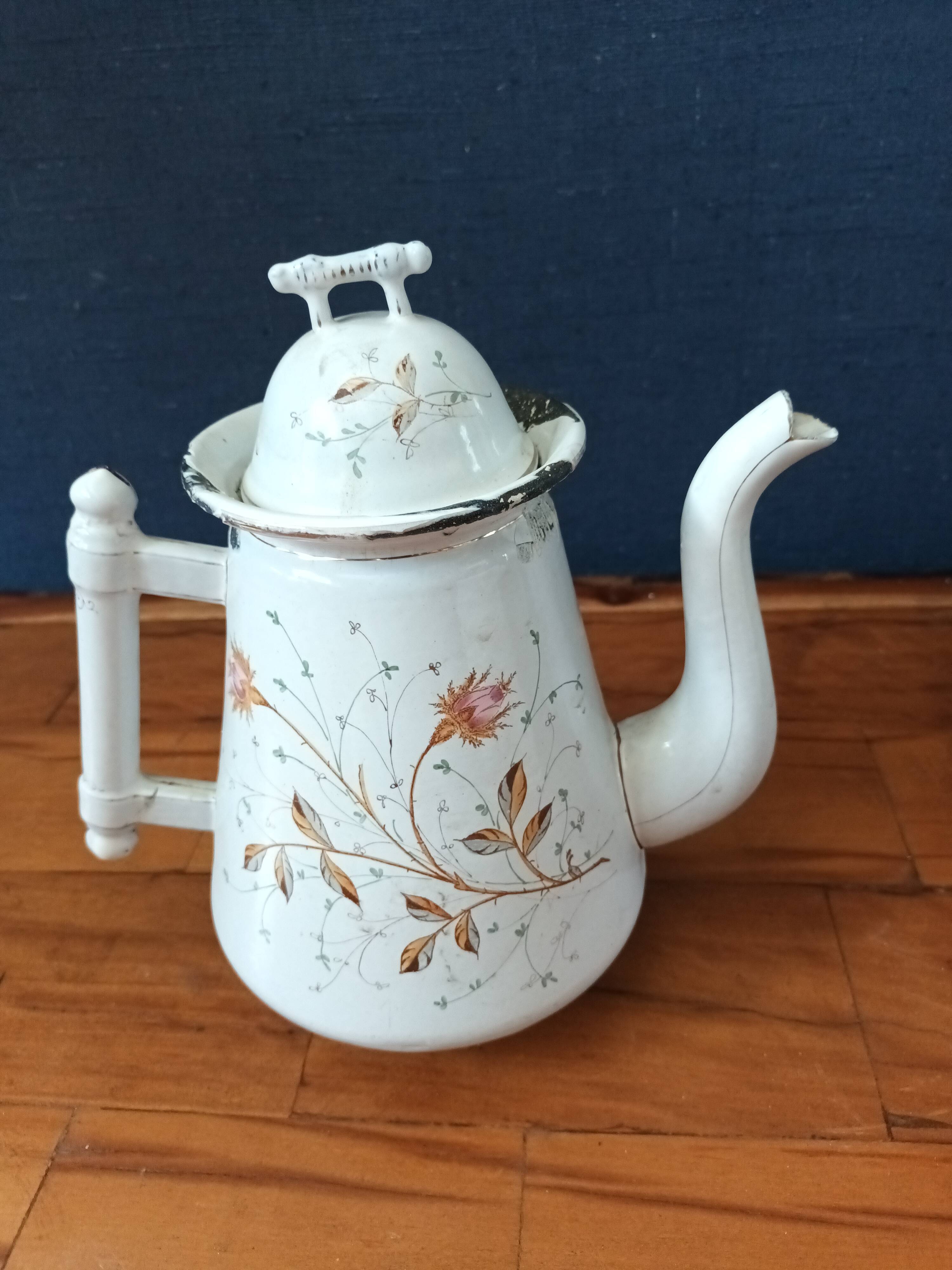 Enamelled coffee maker