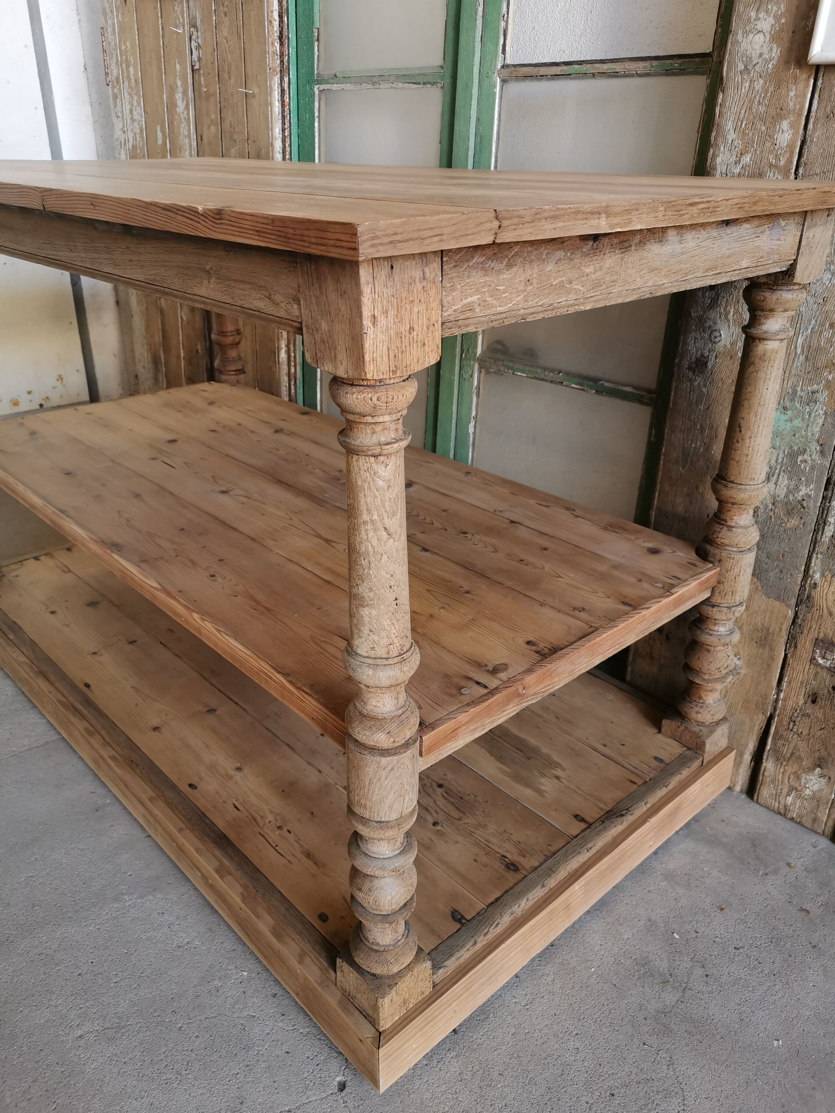 Old drapier table
